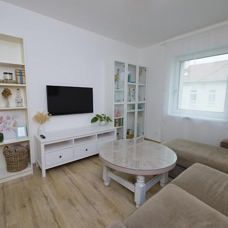 Central Apartment - Folk District Братислава Экстерьер фото