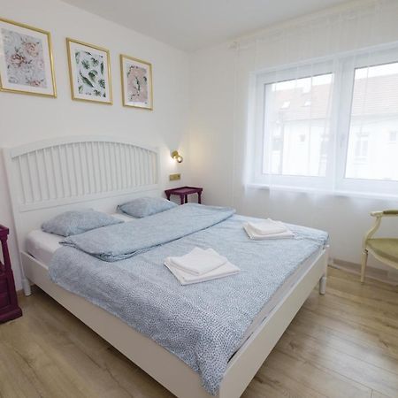 Central Apartment - Folk District Братислава Экстерьер фото